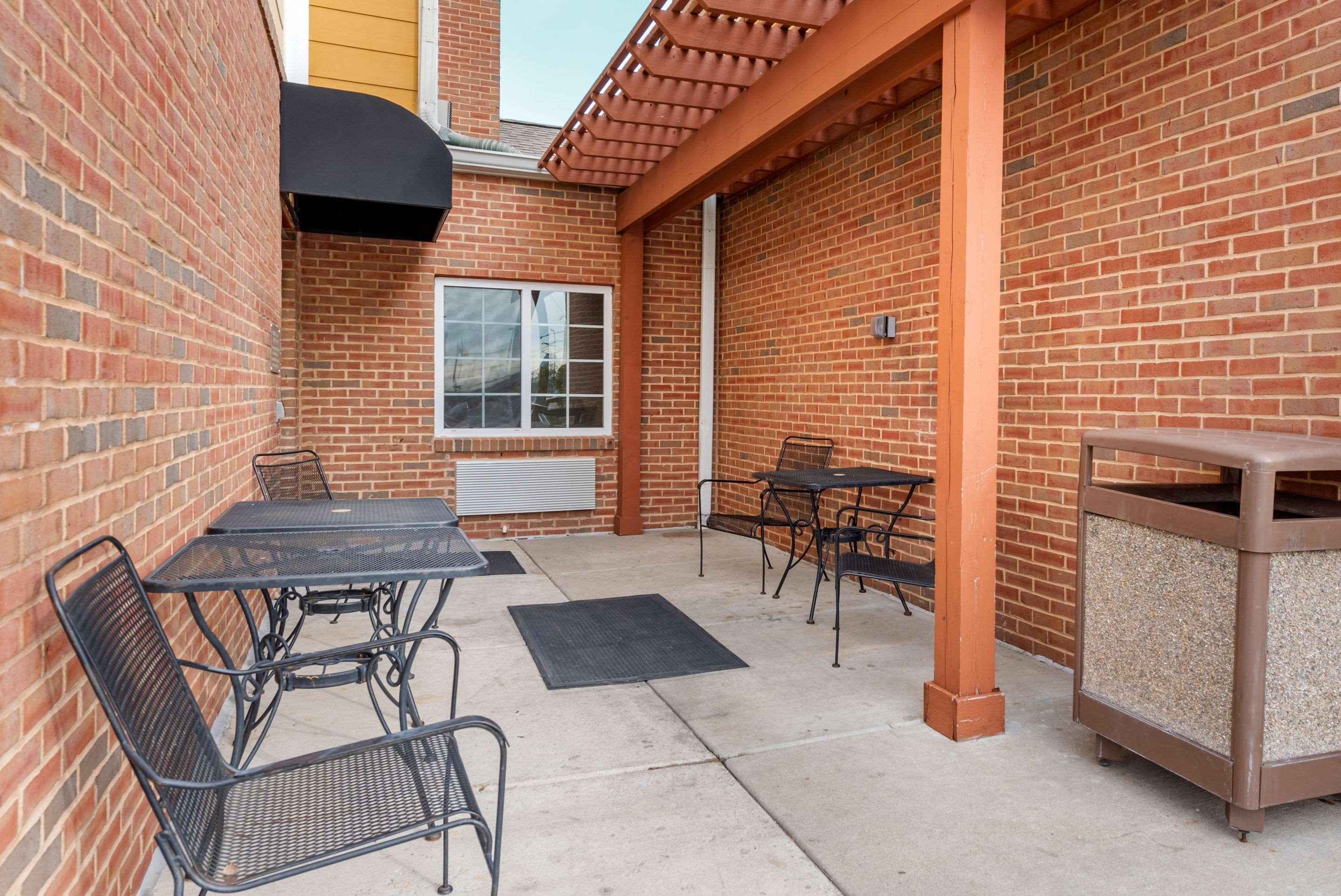Suburban Extended Stay Hotel — photo 4