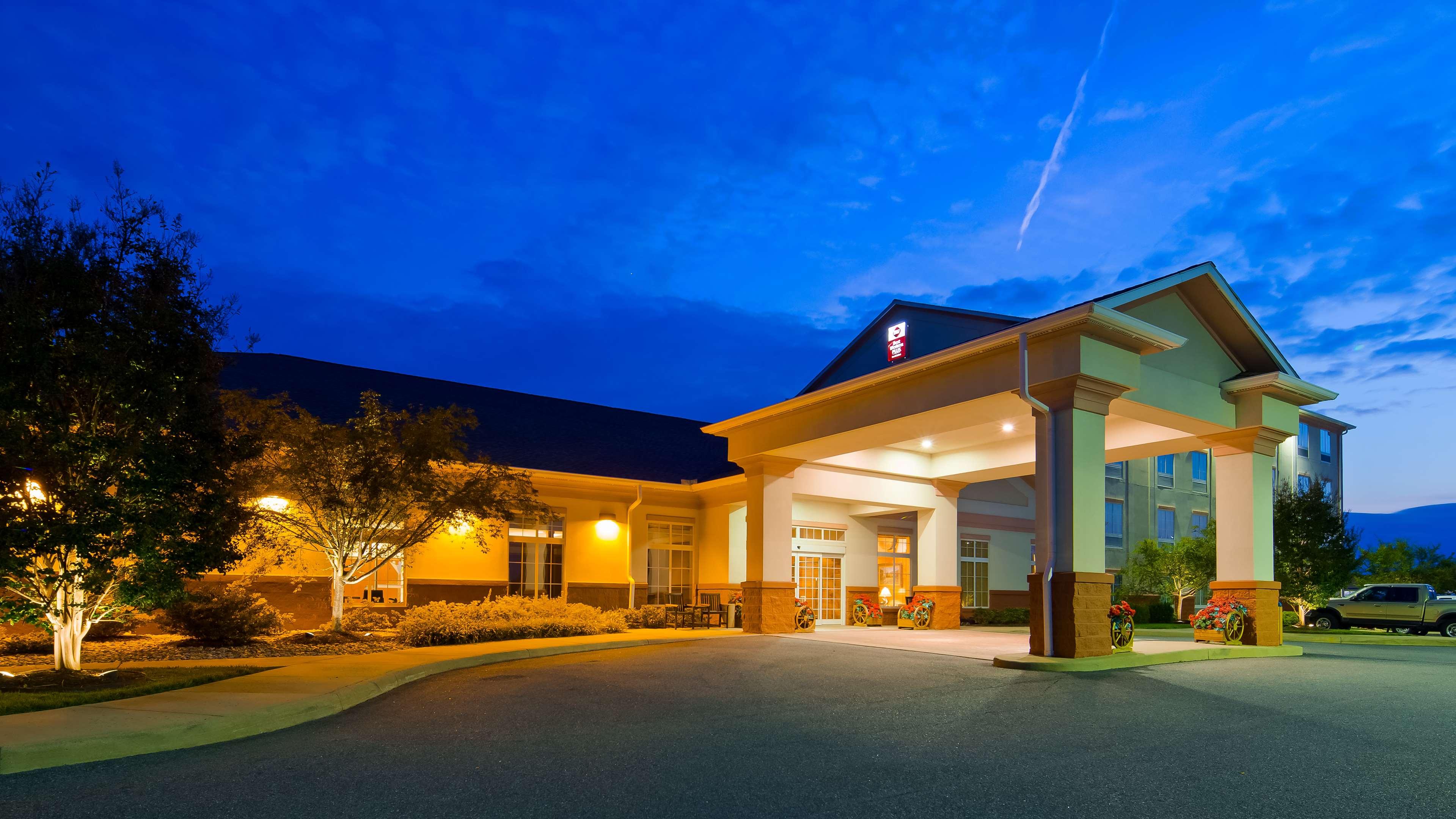 Best Western Plus Crossroads Inn & Suites — photo 4