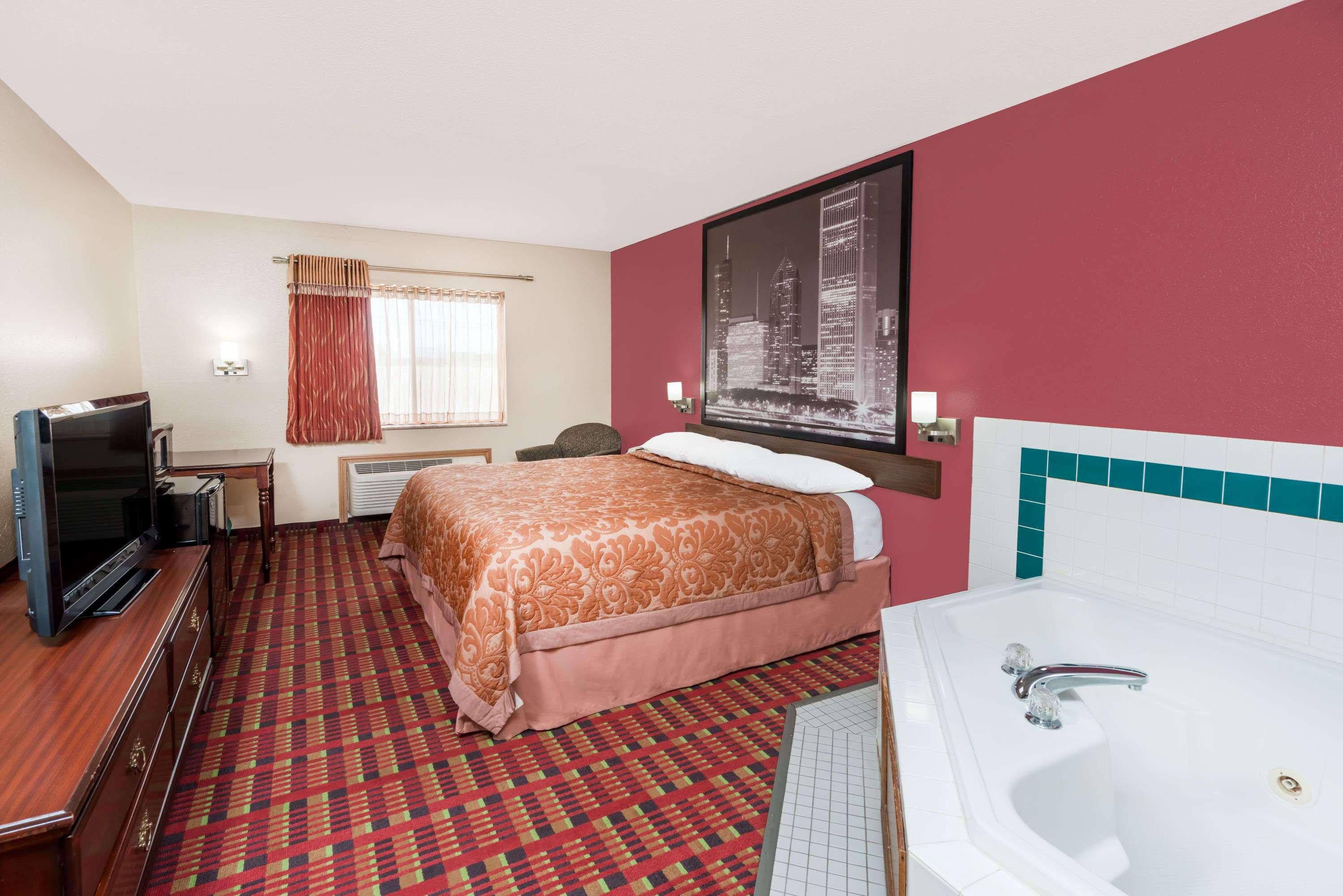 Super 8 by Wyndham Paris IL — photo 4