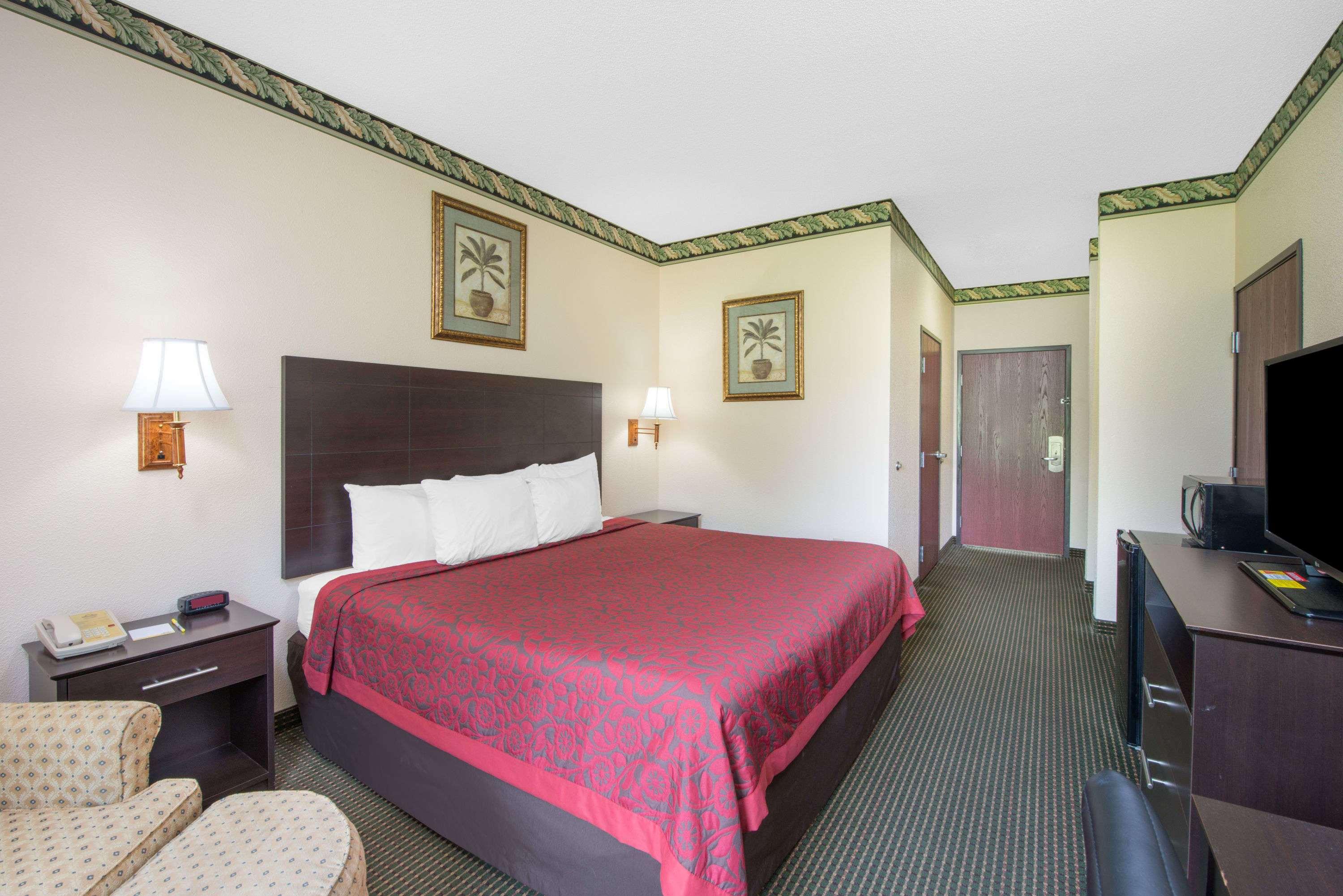 Days Inn Sullivan — photo 4