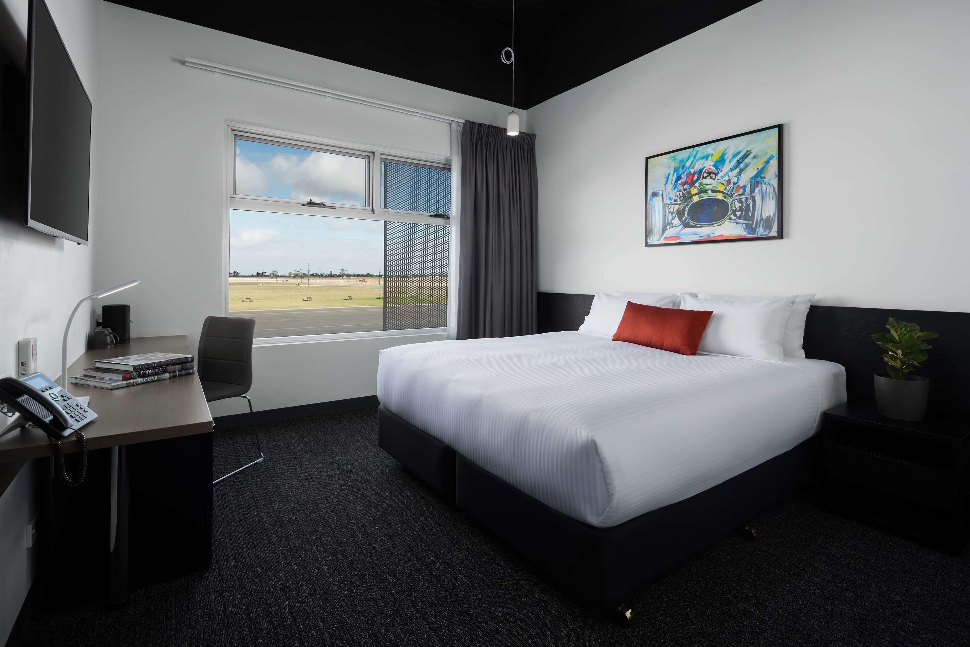 Rydges Pit Lane Hotel — photo 4