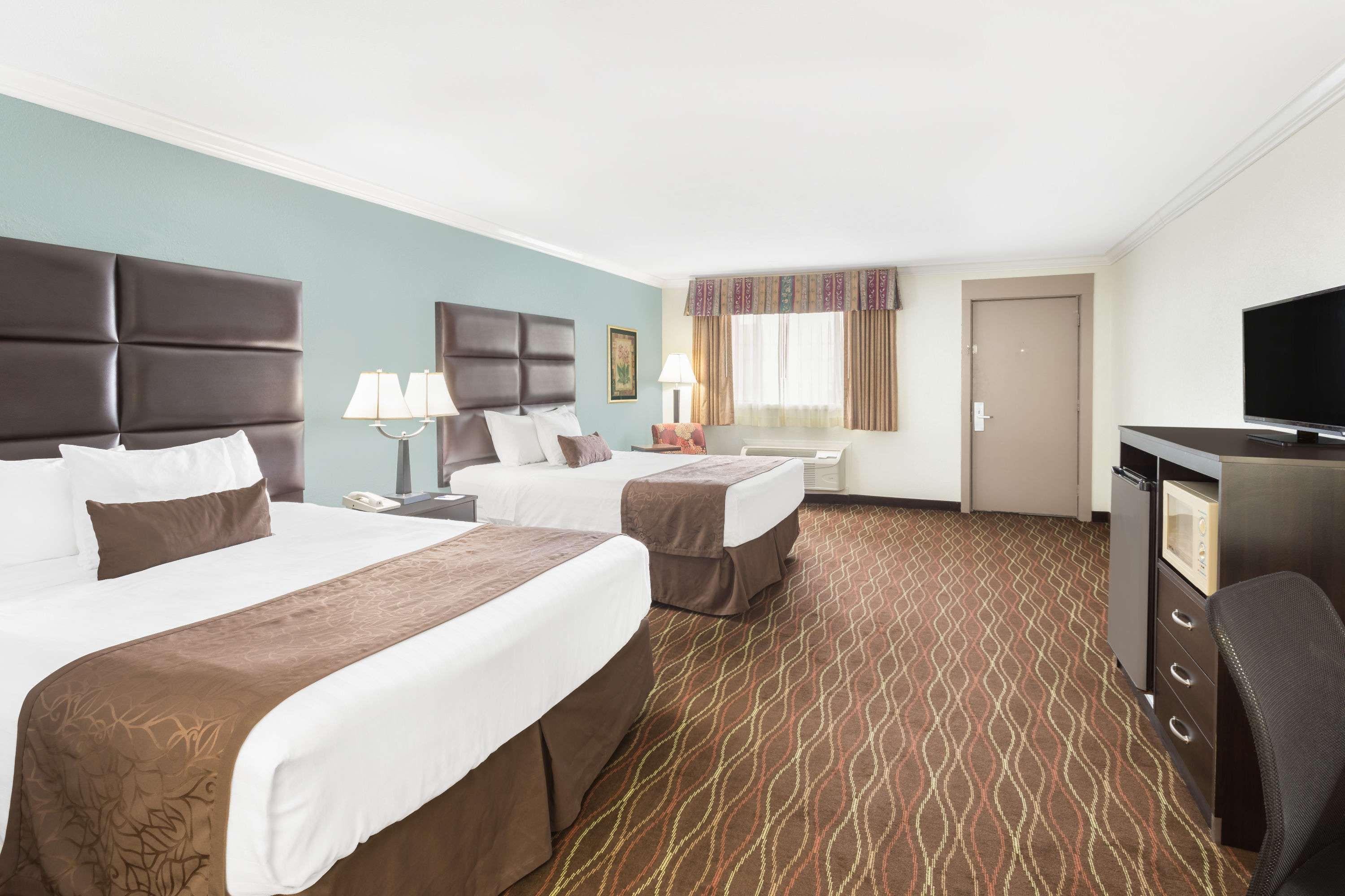 Baymont Inn & Suites Helen — photo 4