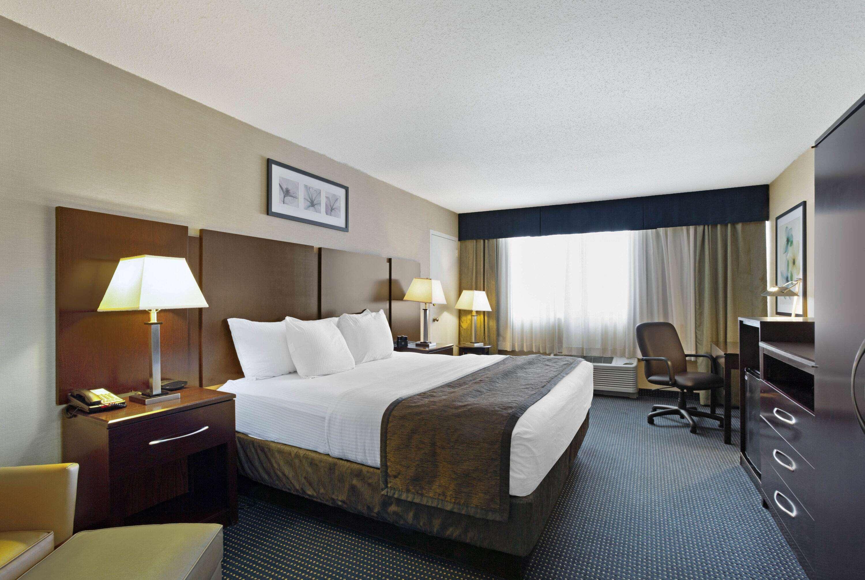 La Quinta Inn & Suites Manchester — photo 4