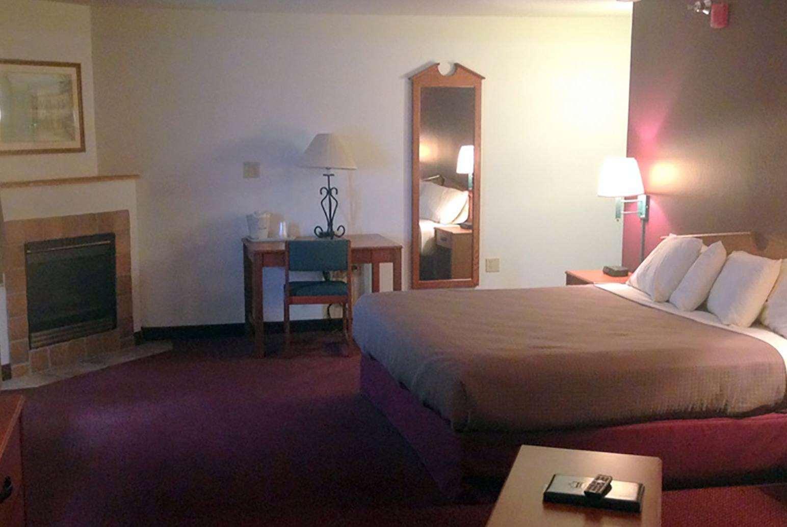AmericInn by Wyndham Stuart — photo 5