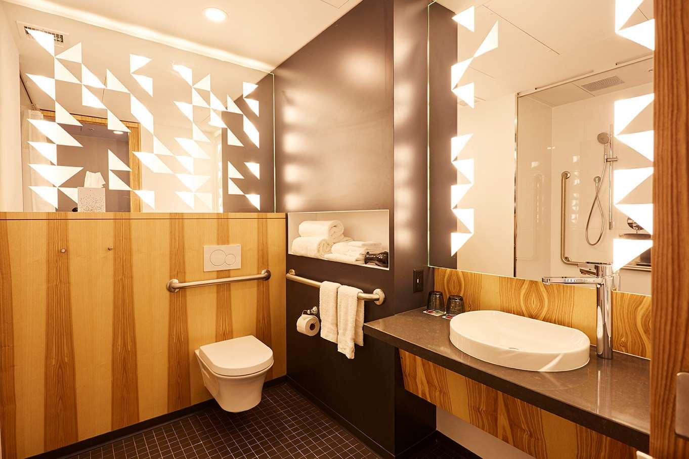 Alt Hotel Calgary East Village — photo 4