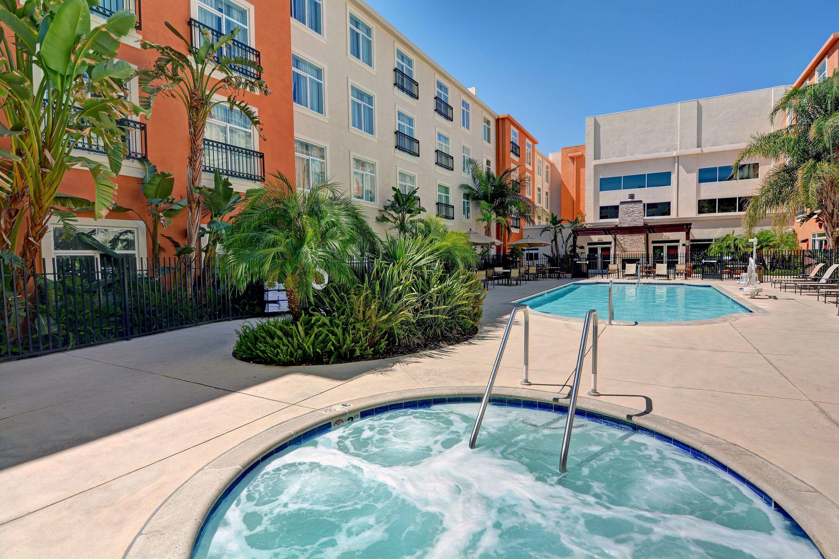 Embassy Suites by Hilton Valencia — photo 5