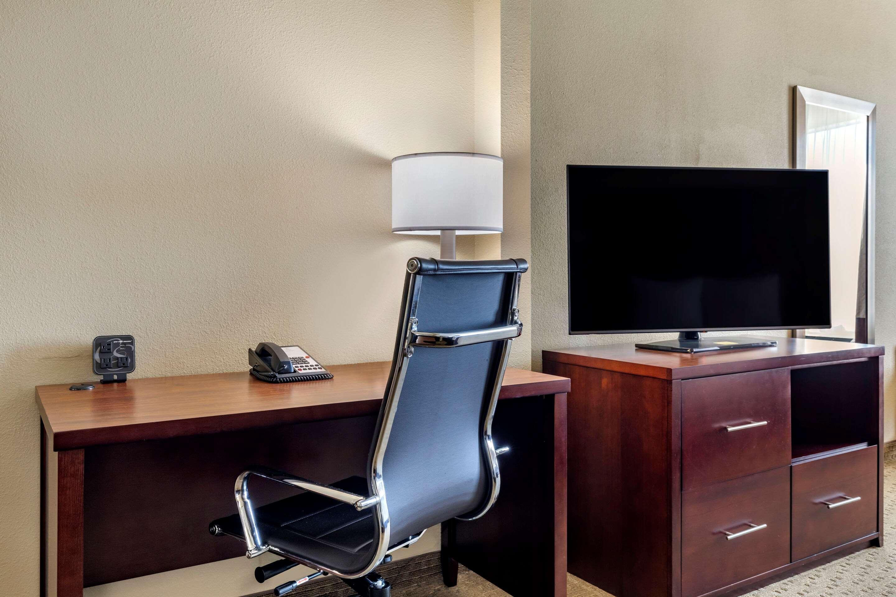 Comfort Suites Waco — photo 5