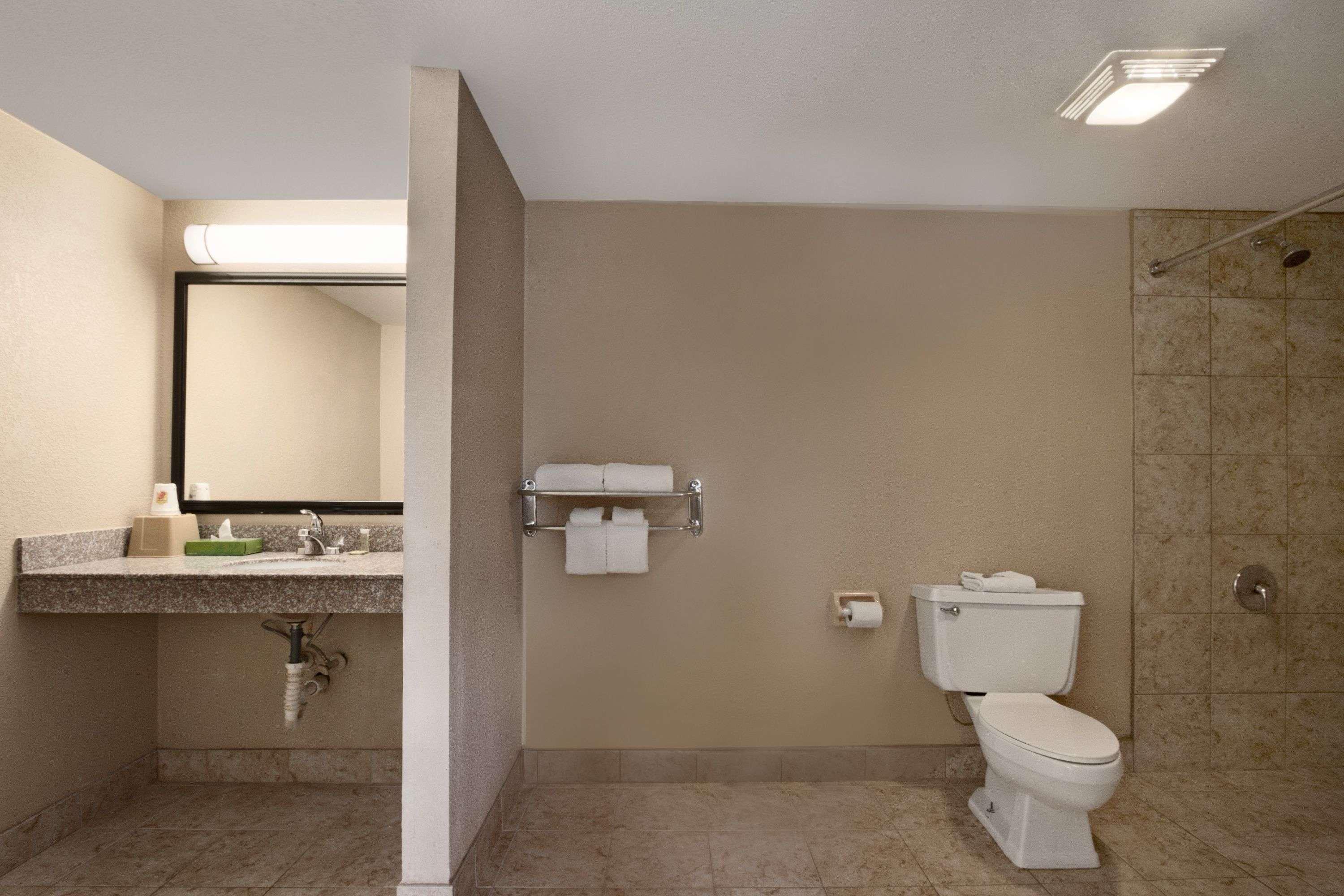 Super 8 by Wyndham Chattanooga/East Ridge — photo 4