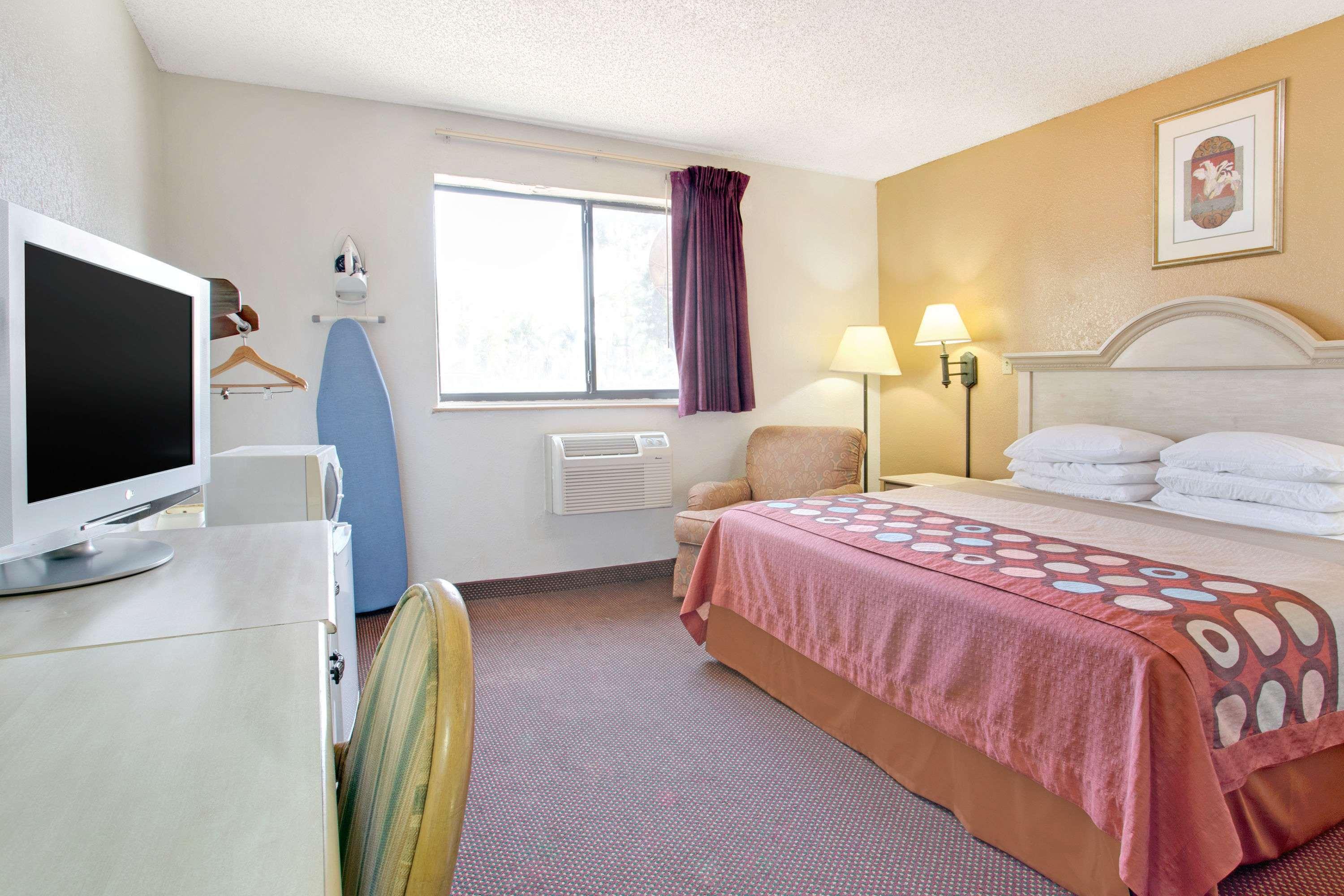 Super 8 by Wyndham Clearwater/St. Petersburg Airport — photo 4