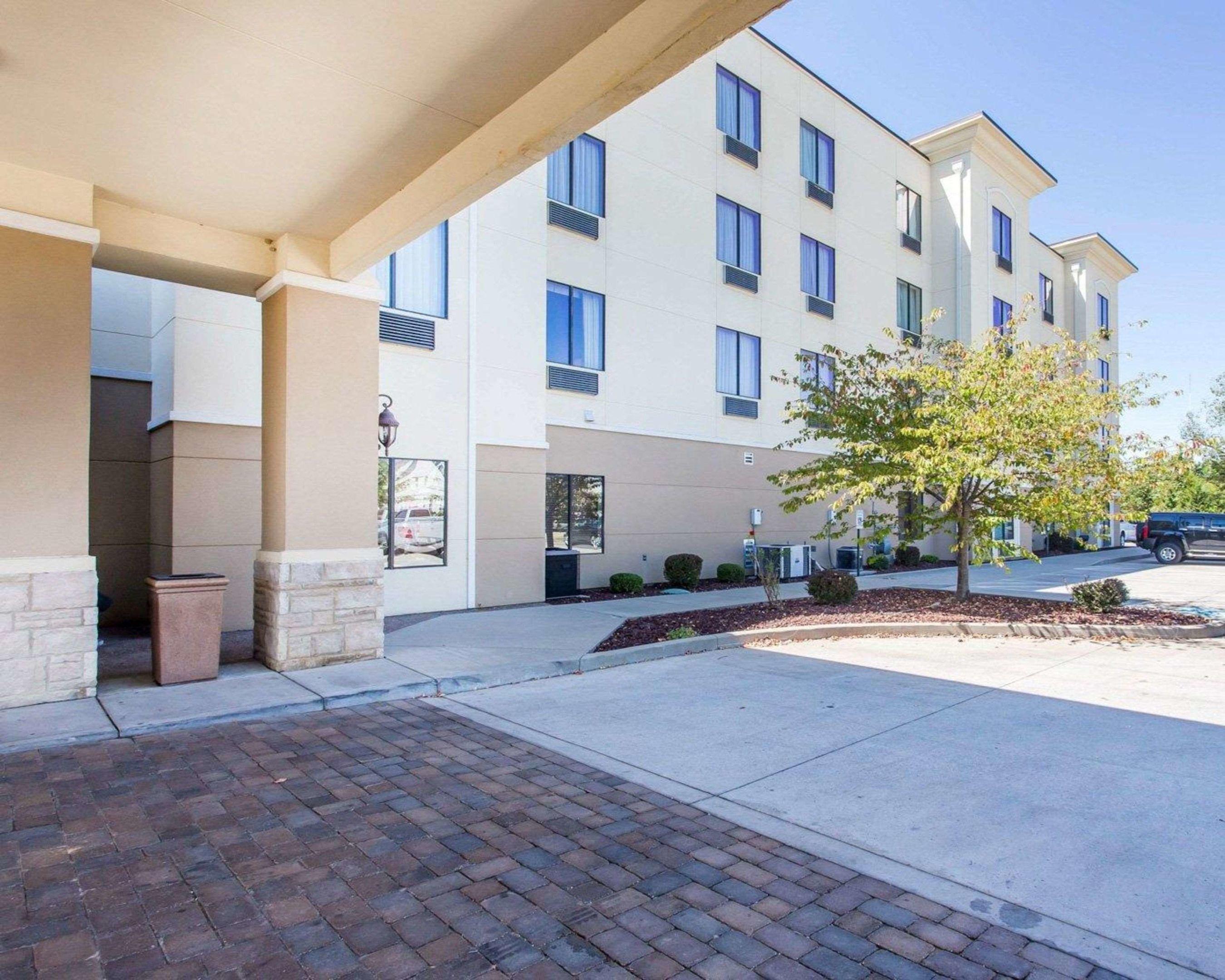 Comfort Inn & Suites — photo 5