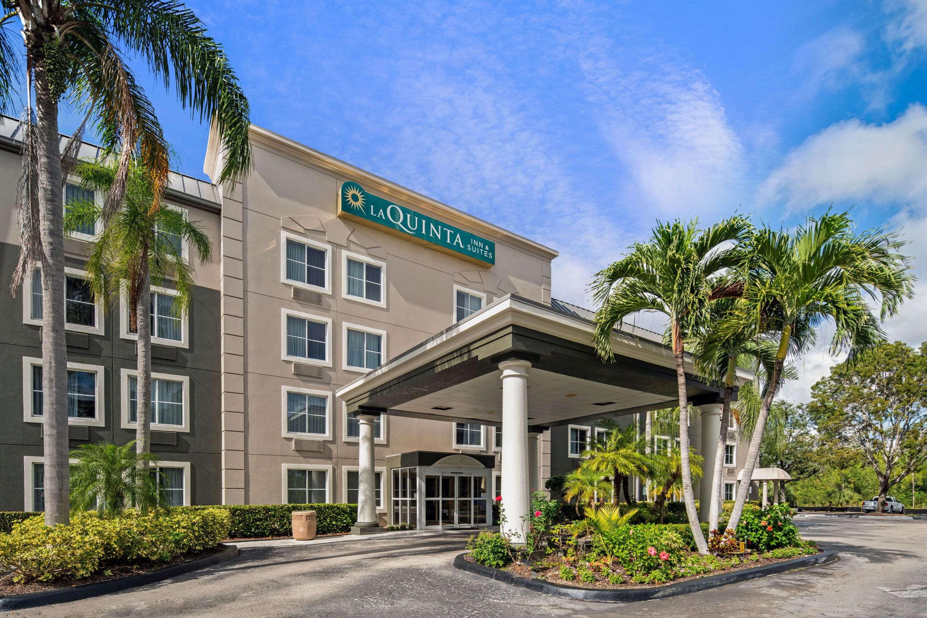 La Quinta Inn & Suites by Wyndham Naples East (I-75) — photo 4