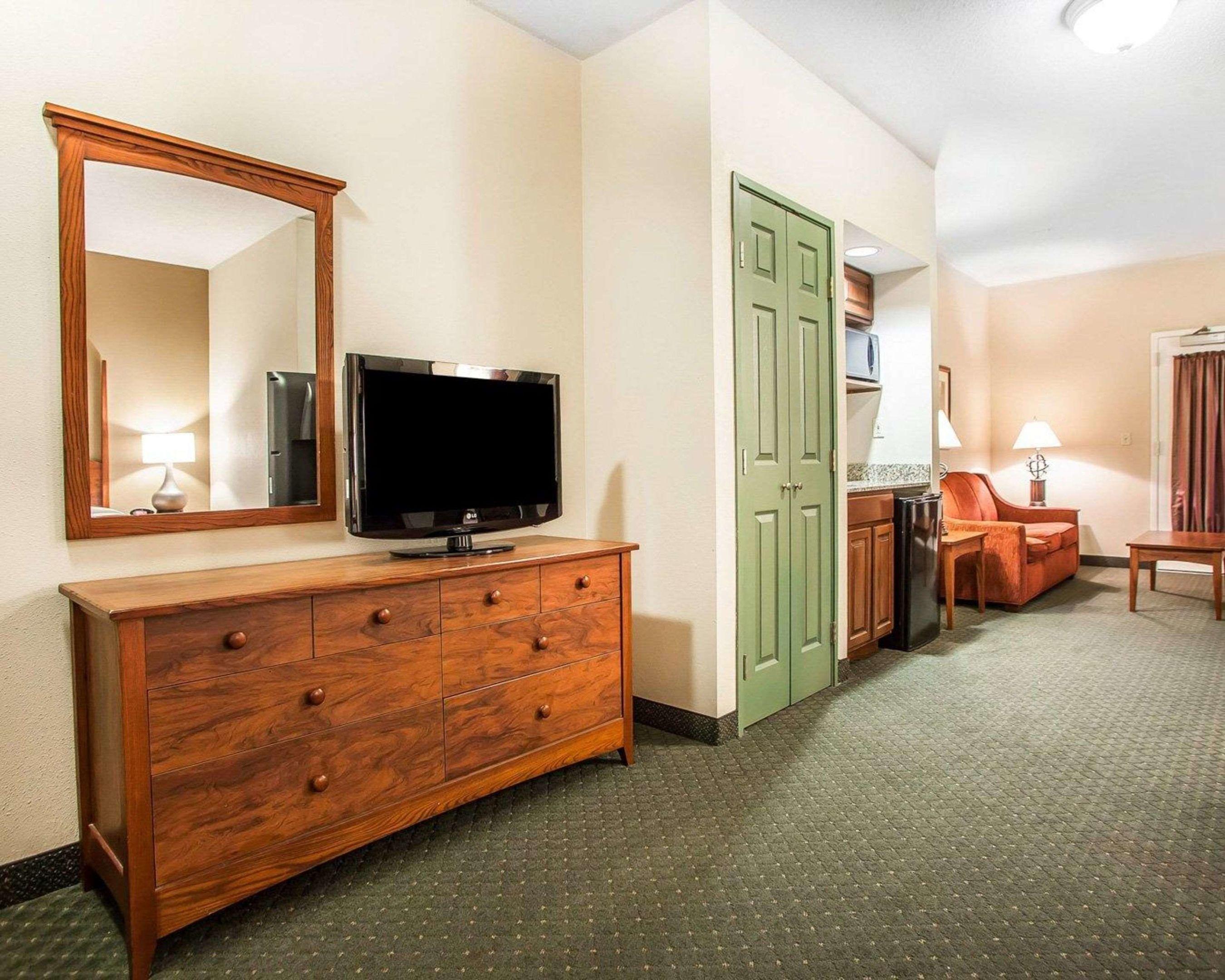 Comfort Suites Milwaukee Airport — photo 4