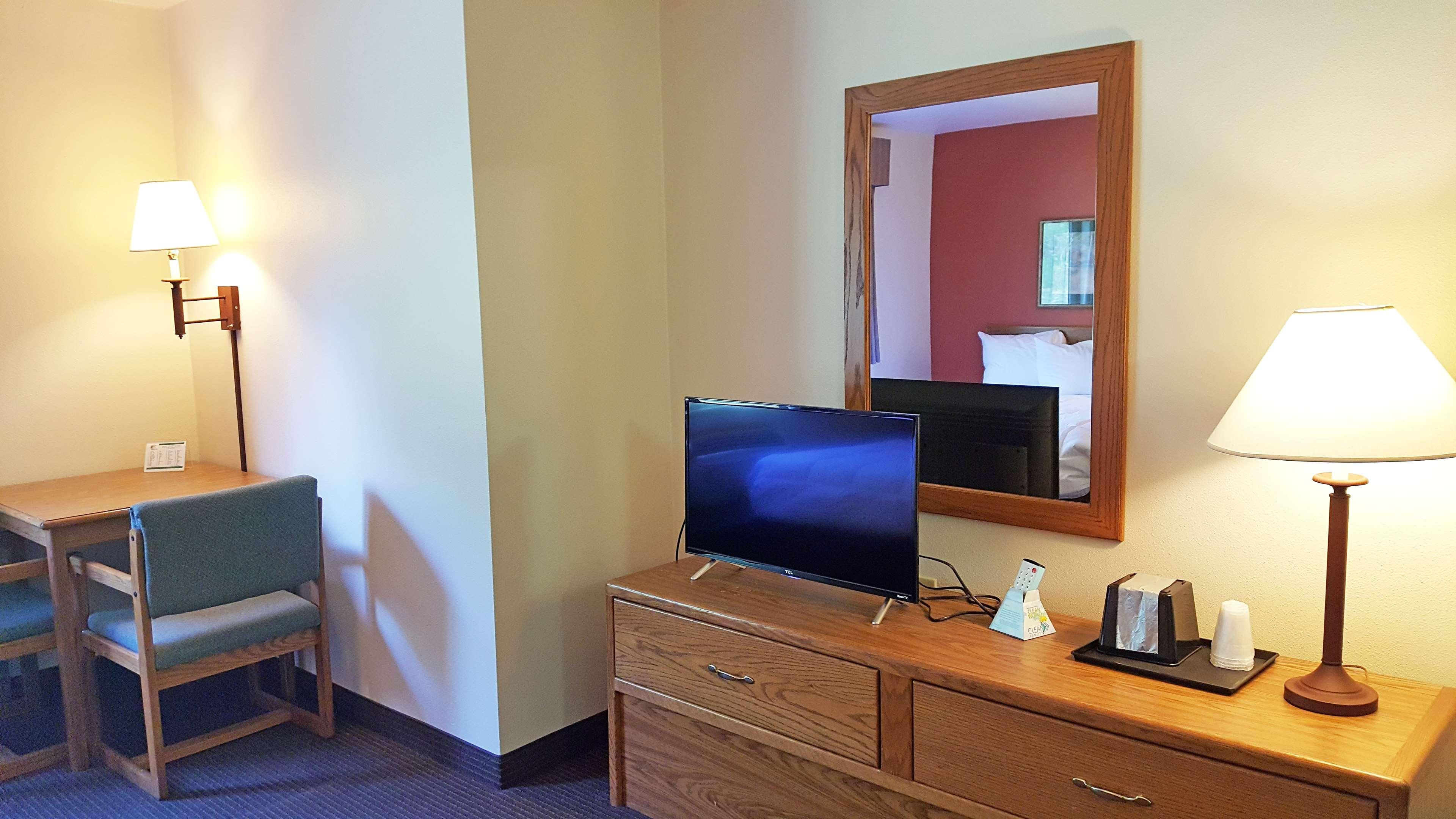 Americas Best Value Inn & Suites Norway — photo 4
