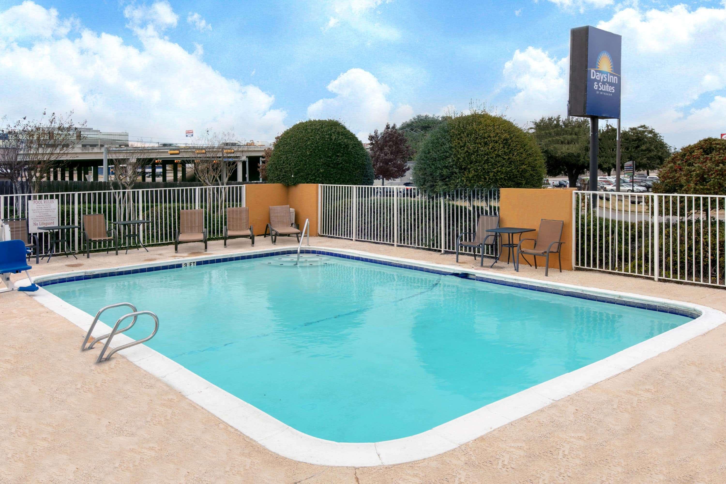 Days Inn & Suites by Wyndham Arlington Near Six Flags — photo 3
