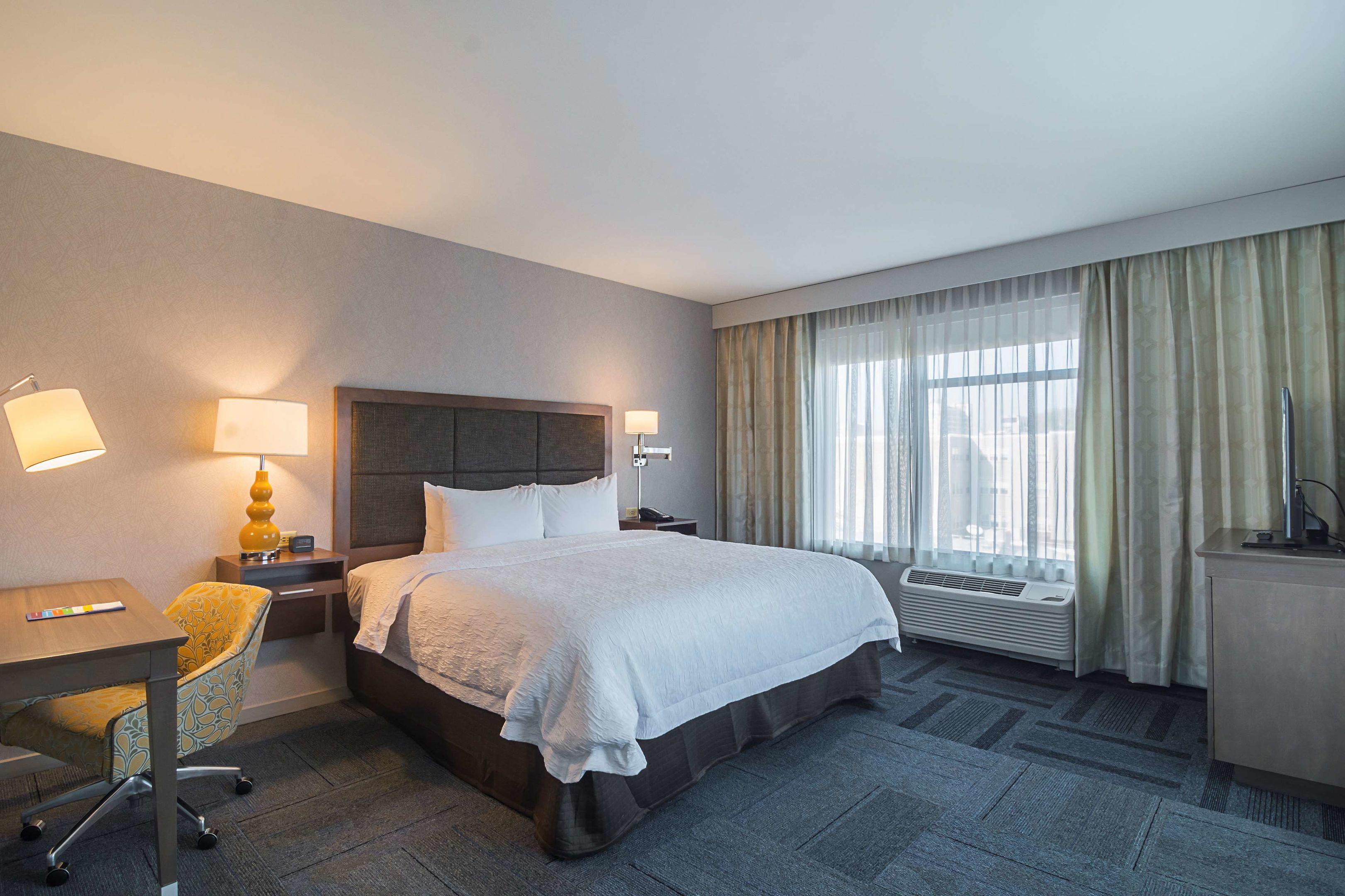 Hampton Inn Chicago North-Loyola Station — photo 4