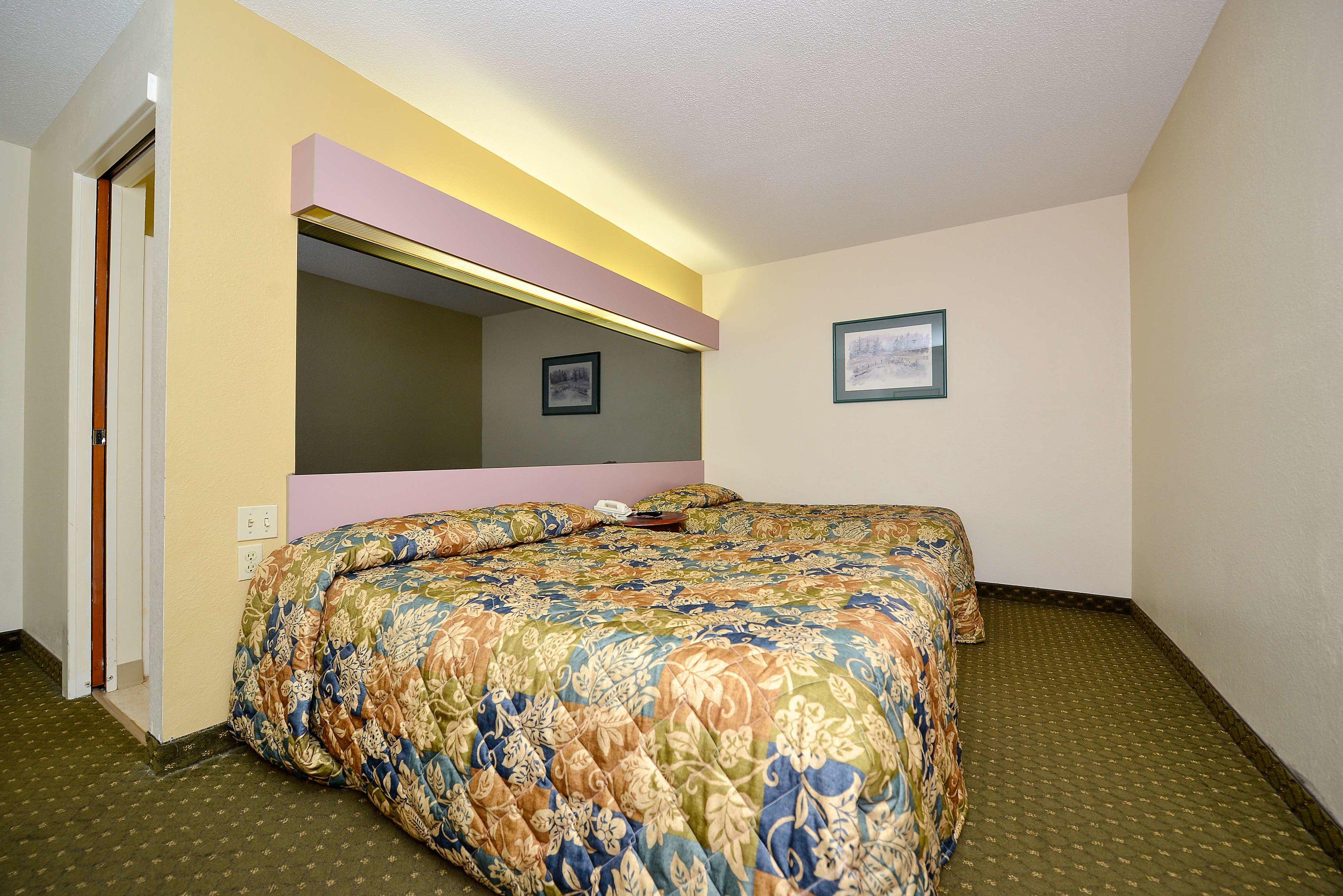 Americas Best Value Inn East Syracuse — photo 5