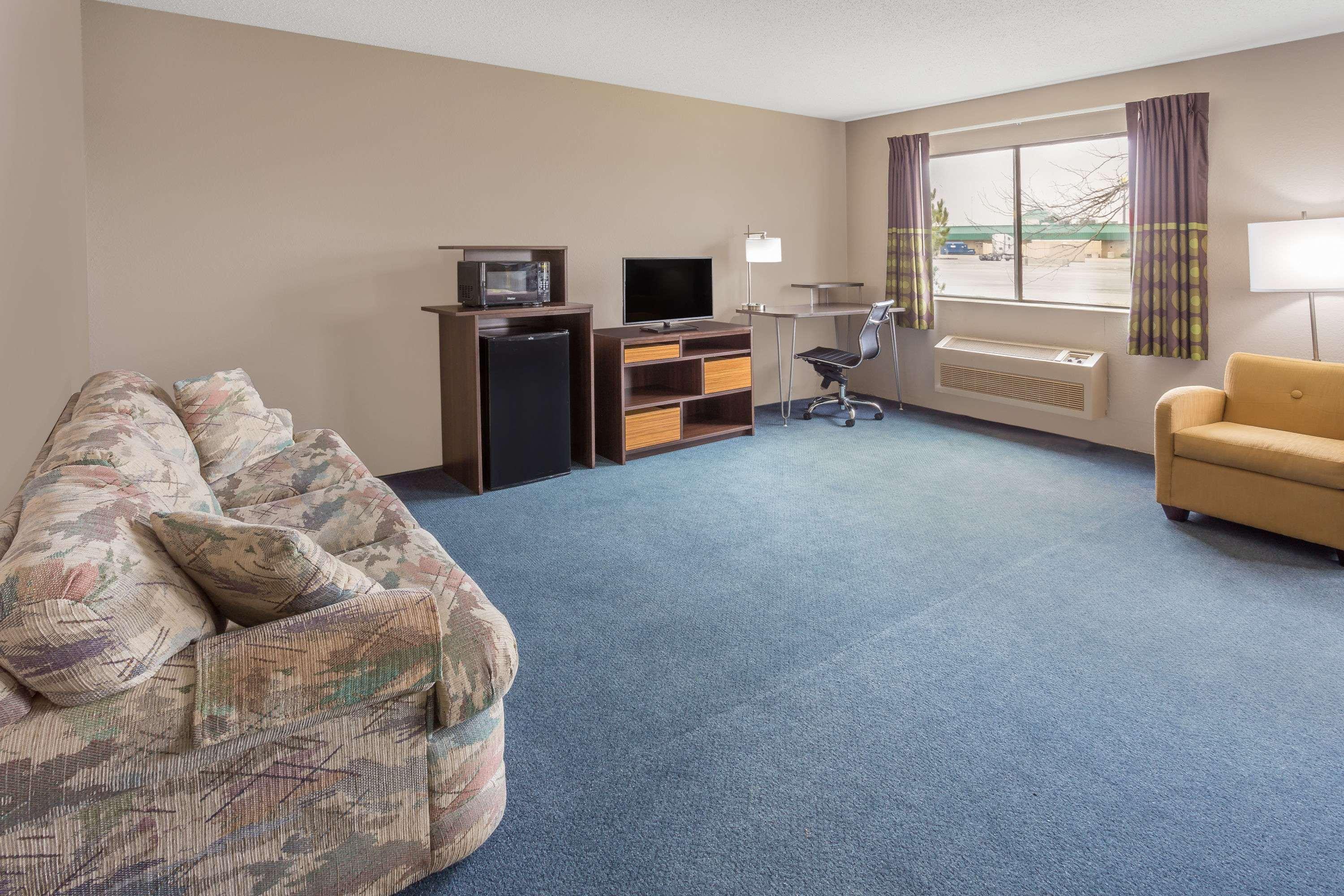 Super 8 by Wyndham Hebron Lowell Area — photo 4
