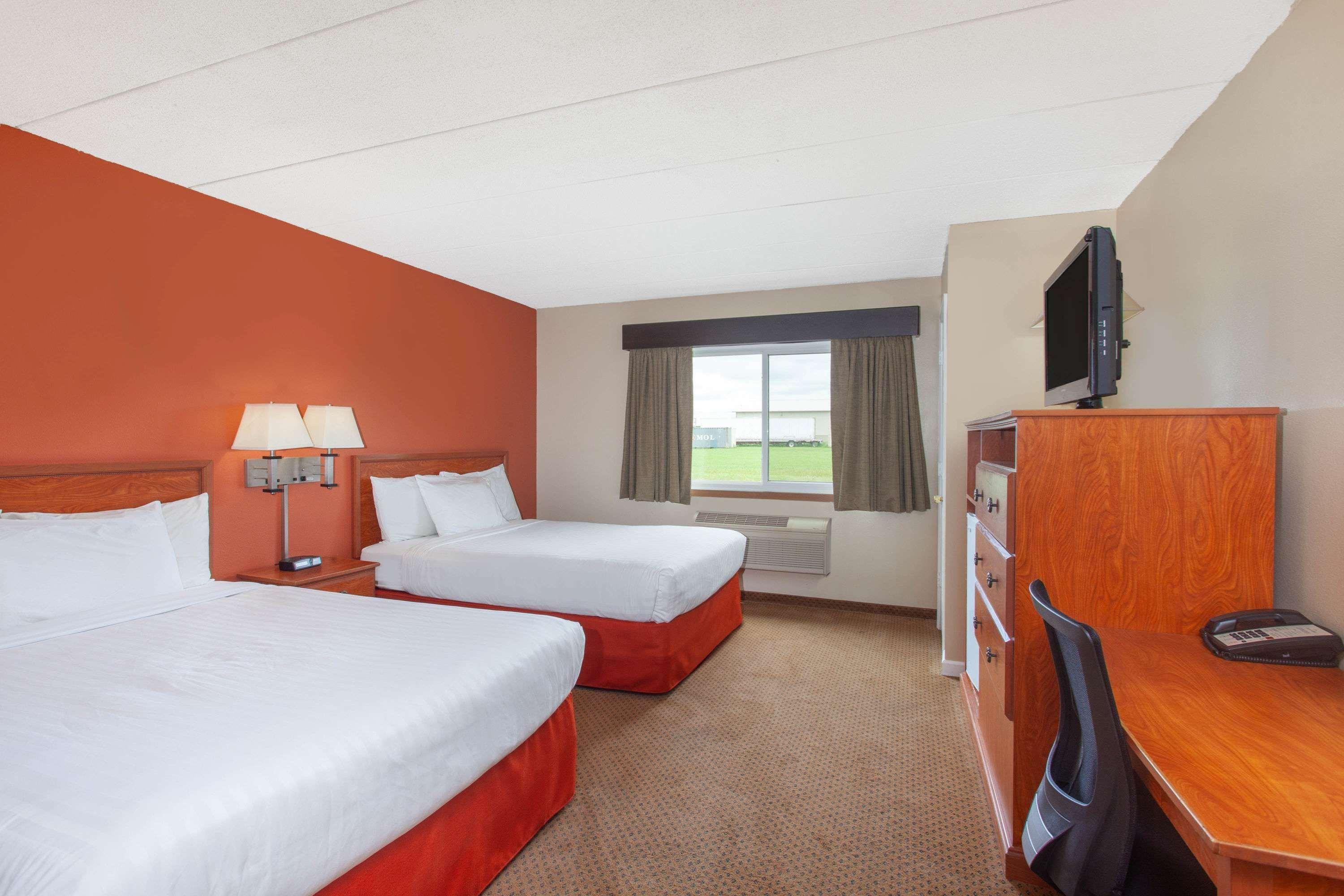 AmericInn by Wyndham Willmar — photo 4