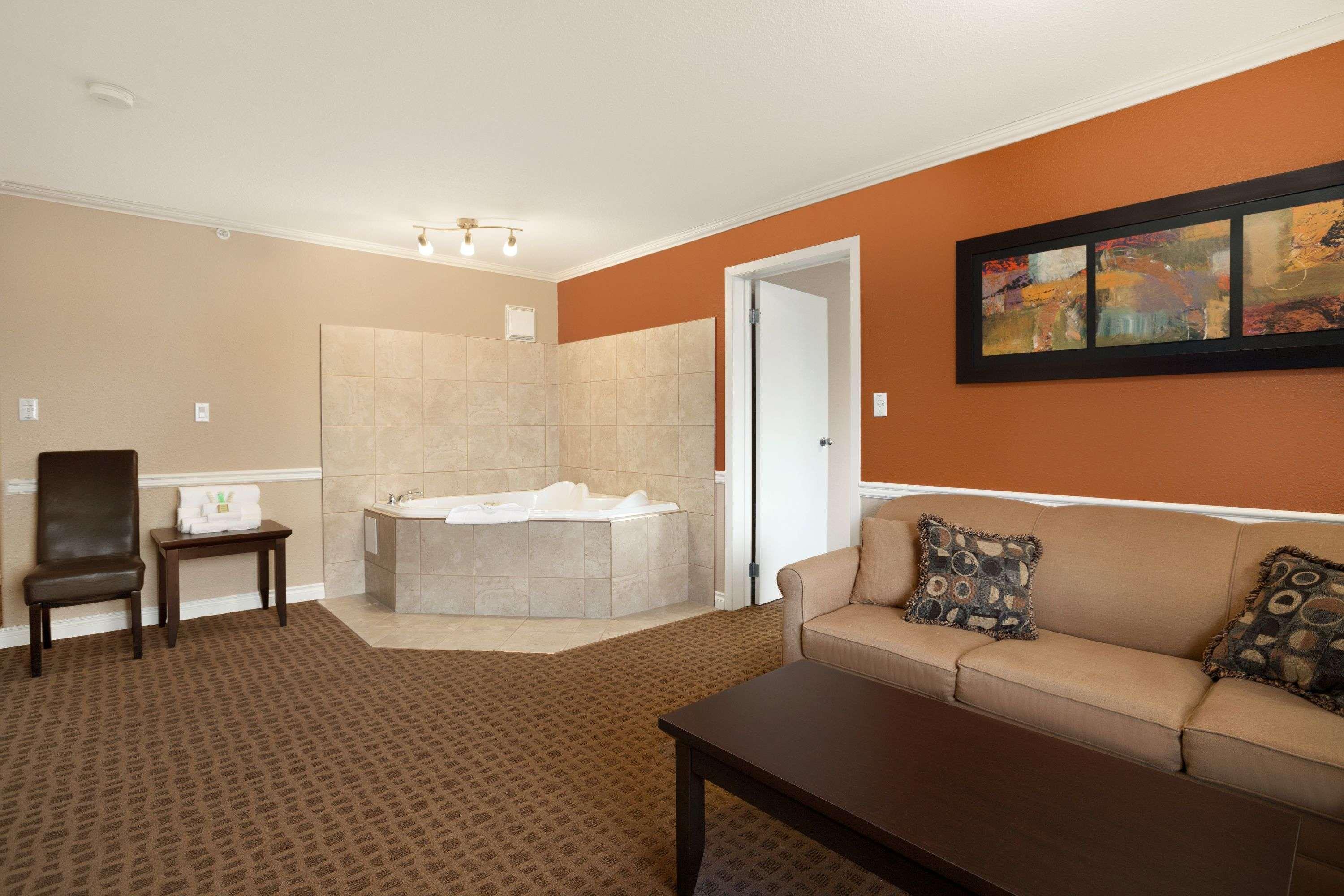 Super 8 by Wyndham Edmonton International Airport — photo 4
