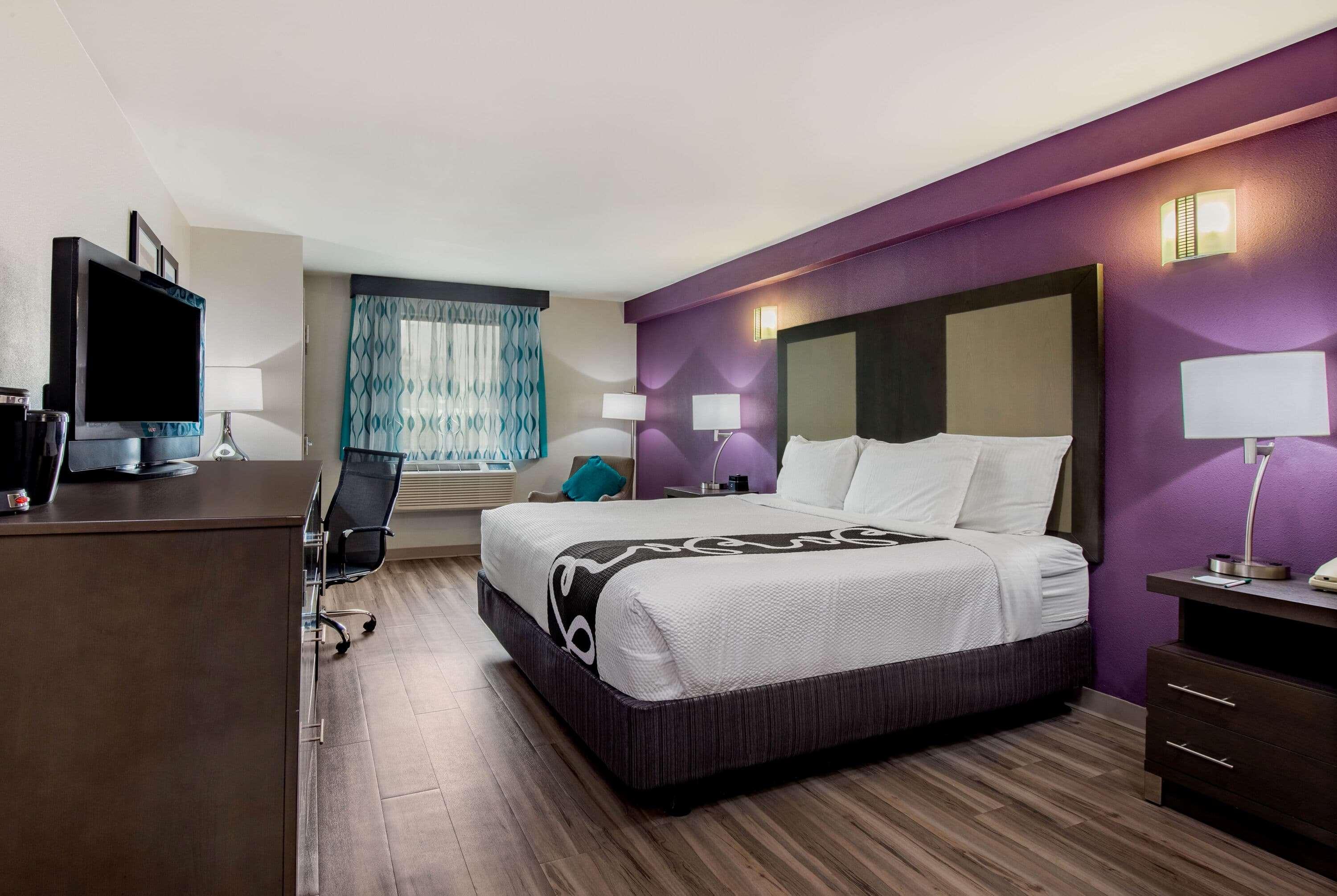 La Quinta Inn & Suites West Long Branch — photo 4