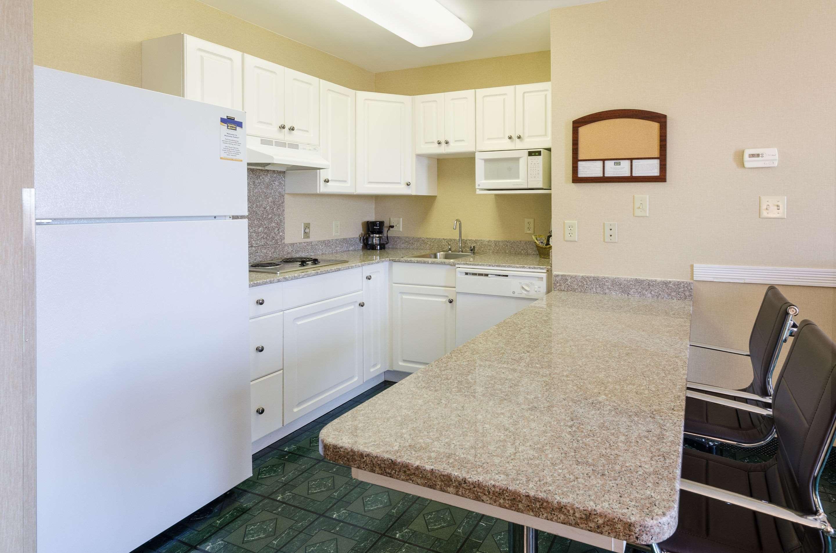 Mainstay Suites Airport — photo 5