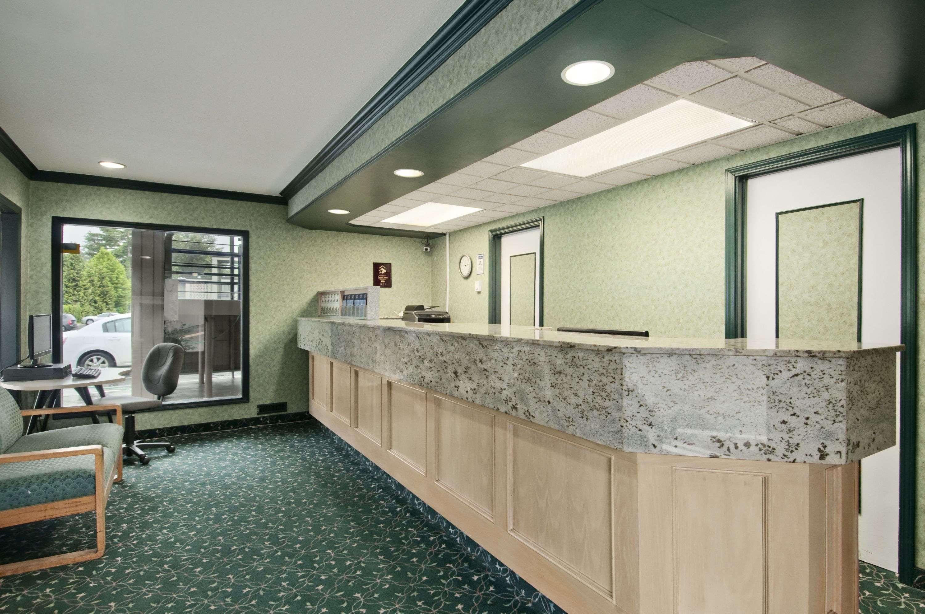 Travelodge Vancouver Lions Gate — photo 4