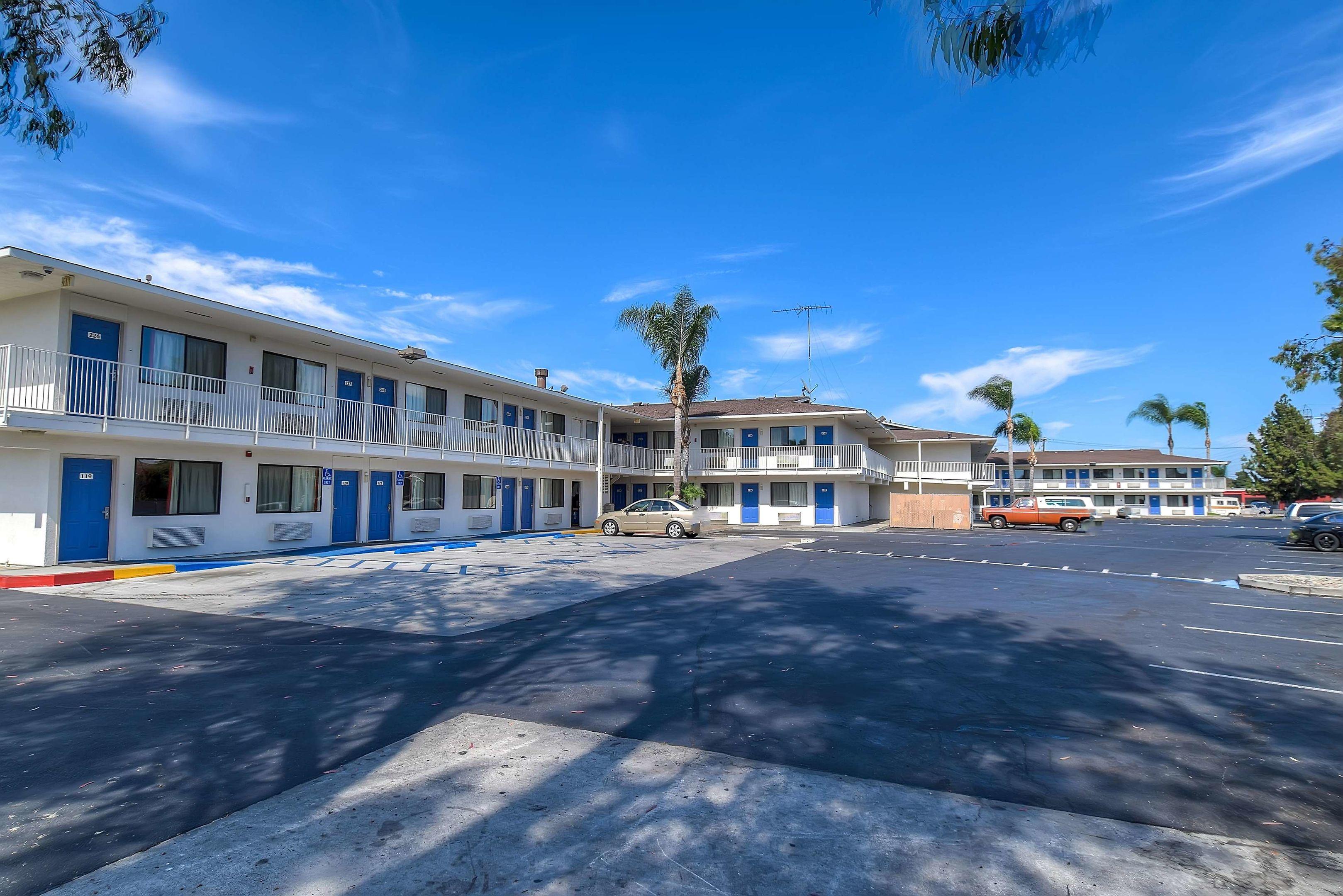 Motel 6 Stanton — photo 4